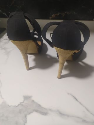 Zapatos de tacón marca blanco