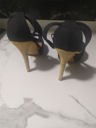 Zapato de tacón marca blanco