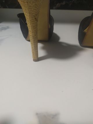 Zapato de tacón marca blanco