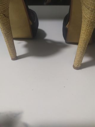 Zapato de tacón marca blanco