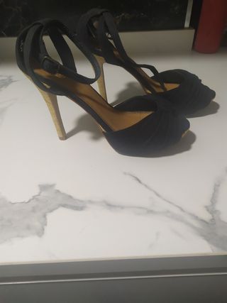 Zapato de tacón marca blanco