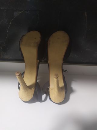 Zapato de tacón marca blanco