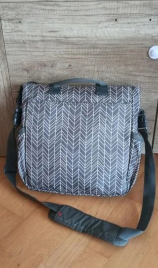 Bolsa bebe marca SKIP HOP