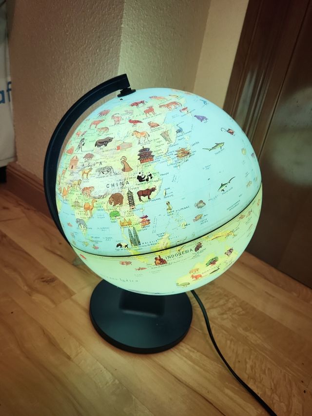 Globo terráqueo luminoso