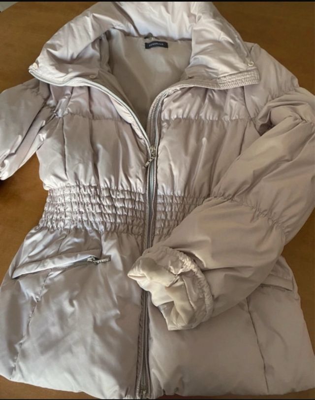 Piumino del Brand Motivi color grigio argento.