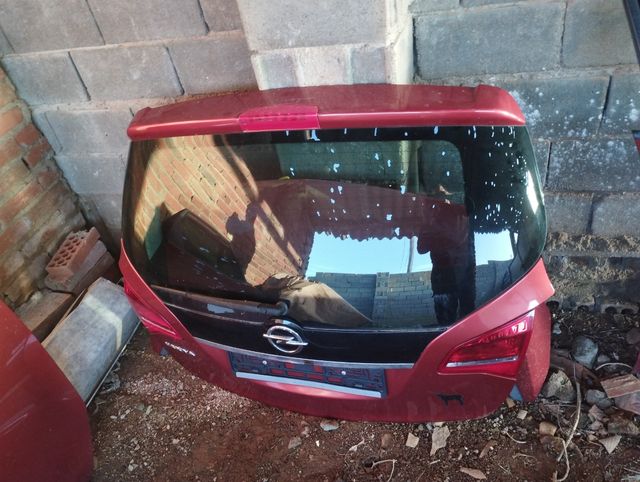 Portón trasero maletero Opel Meriva b