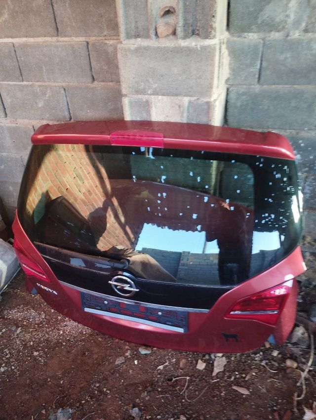 Portón trasero maletero Opel Meriva b