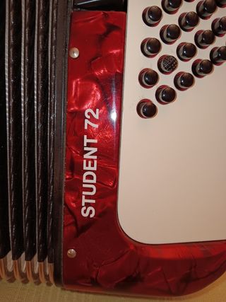 Acordeón cromático Hohner