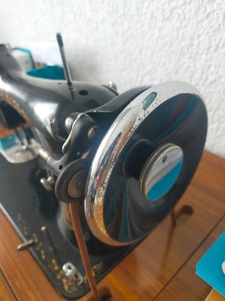 Maquina de coser Alfa antigua