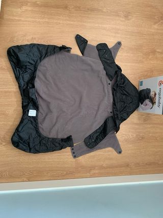 Mochila Ergobaby + protector invierno