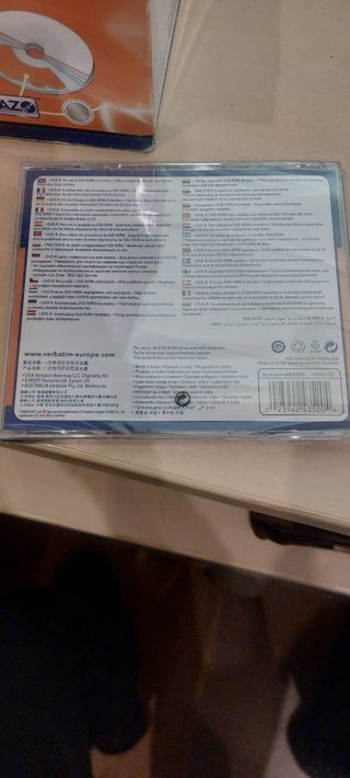 Caja con 9 DVD-R individuales