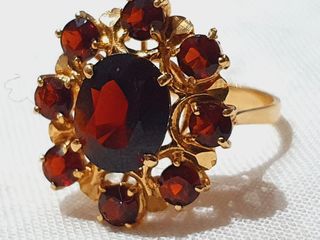 Anillo de oro de 18 kilates  .
