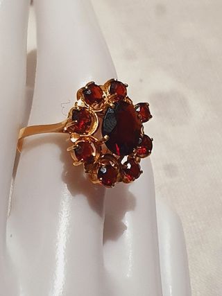 Anillo de oro de 18 kilates  .