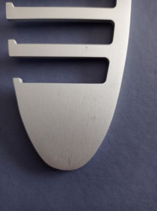 Percha cuelga corbatas.