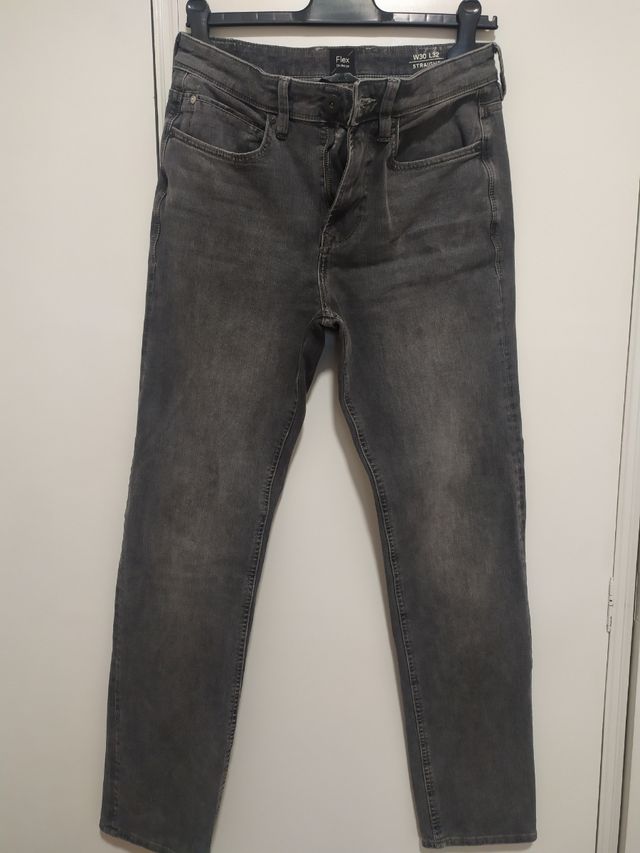 Pantalones vaqueros grises