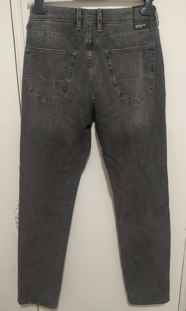 Pantalones vaqueros grises