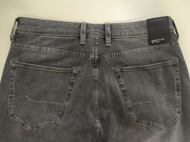 Pantalones vaqueros grises