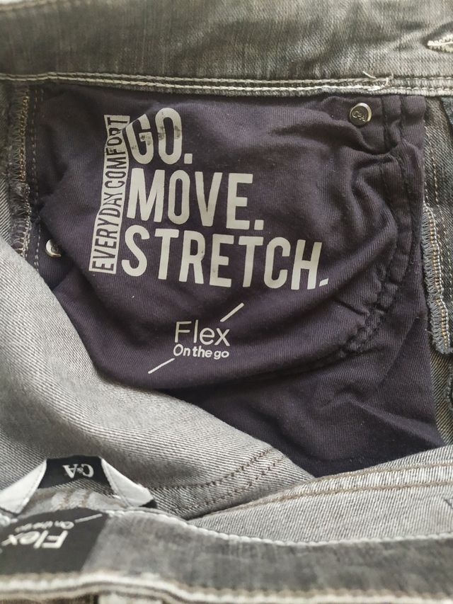 Pantalones vaqueros grises