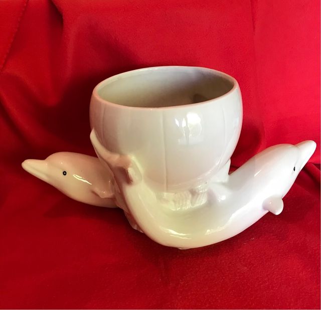 Macetero blanco brillo con delfines