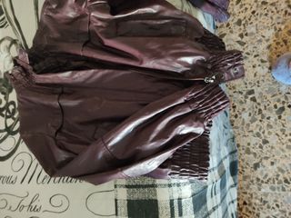 Chaqueta cuero marrón. 