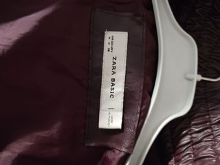 Chaqueta cuero marrón.