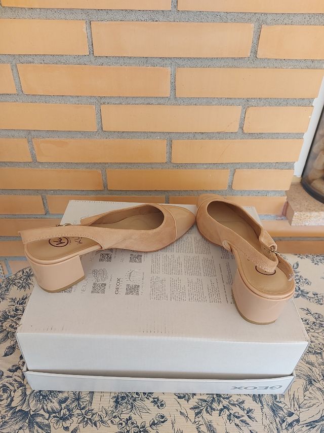 Zapato salón destalonado