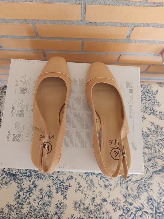 Zapato salón destalonado