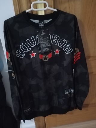 Sudadera con etiqueta