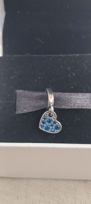 Charm colgante Pandora corazón inclinado