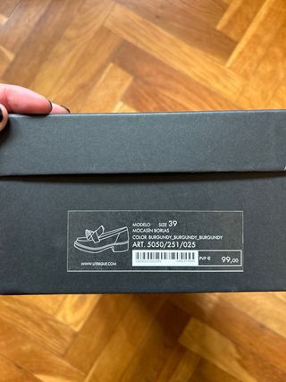 Mocasín Borlas burdeos de Uterqüe