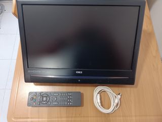 Televisión oki con mando y soporte para la pared