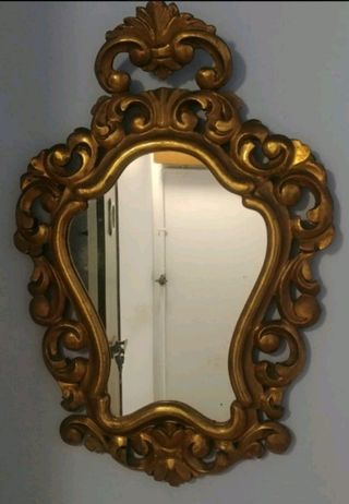 Antiguo espejo madera y pan de oro