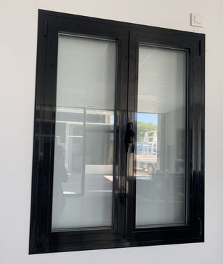 Ventana aluminio negro 170x110cm