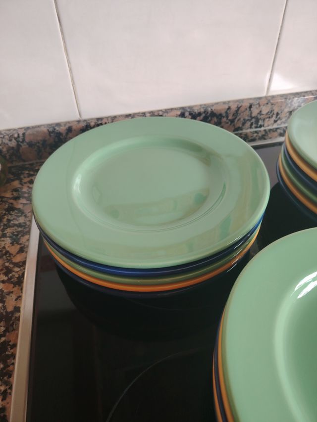 Juego de platos colores