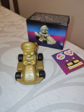 Figura Mario kart Deluxe dorado