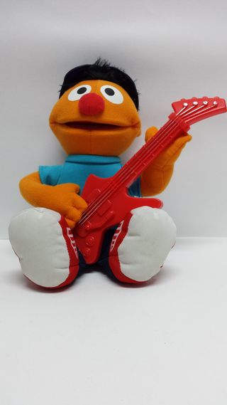 Peluche Epi Guitarra Barrio Sésamo 28 CM