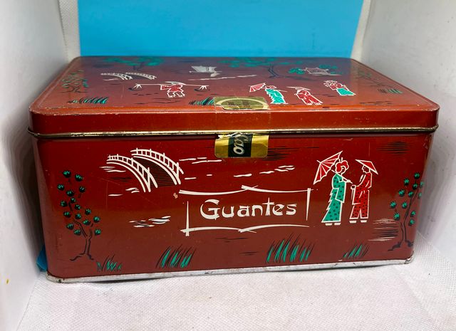 CAJA DE COLA-CAO PONE GUANTES