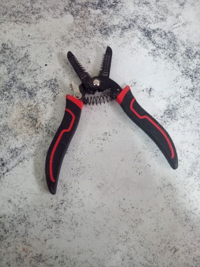 Alicate para pelar cable