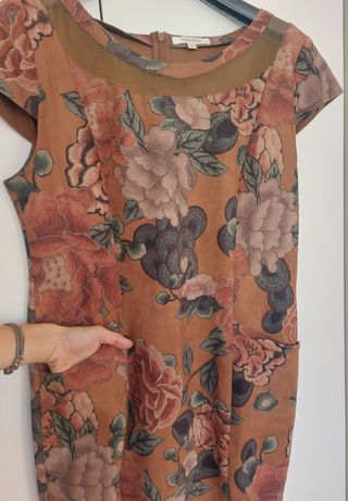 Vestido marrón de flores
