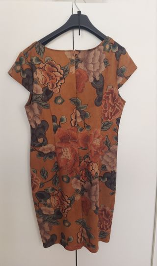 Vestido marrón de flores