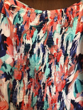 Camisa de flores de fórmula. Talla: 38/40. 
