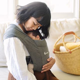 Portabebé Ergobaby Embrace Gris