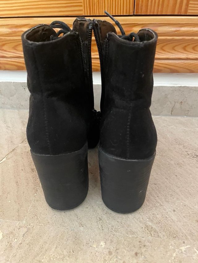 Botas de tacón negras para mujer