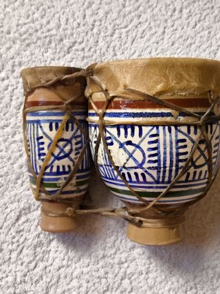 MINIATURAS 2 TAMBORES BONGOS AFRICANOS DECORACIÓN 