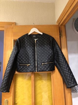 Preciosa cazadora polipiel. Zara. M. Nueva