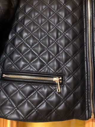 Preciosa cazadora polipiel. Zara. M. Nueva