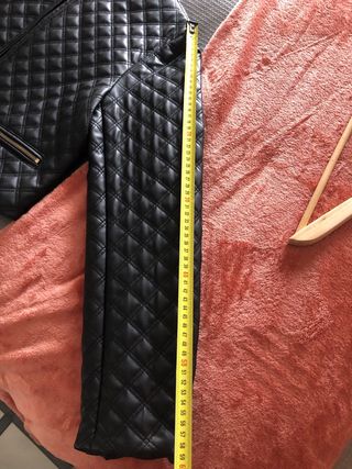 Preciosa cazadora polipiel. Zara. M. Nueva