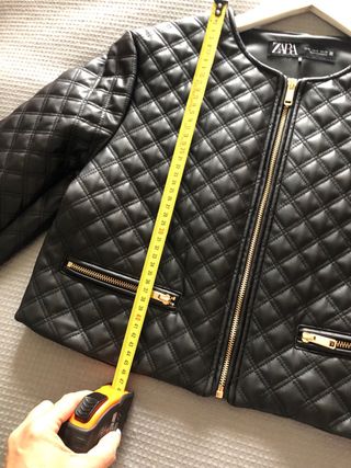 Preciosa cazadora polipiel. Zara. M. Nueva