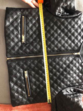 Preciosa cazadora polipiel. Zara. M. Nueva