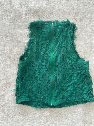 Top verde de encaje